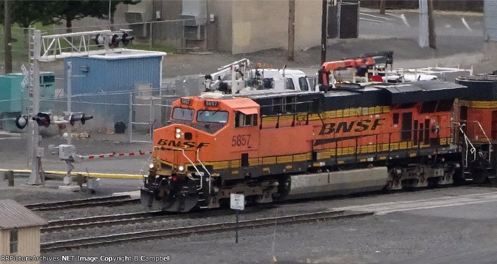 BNSF 5857